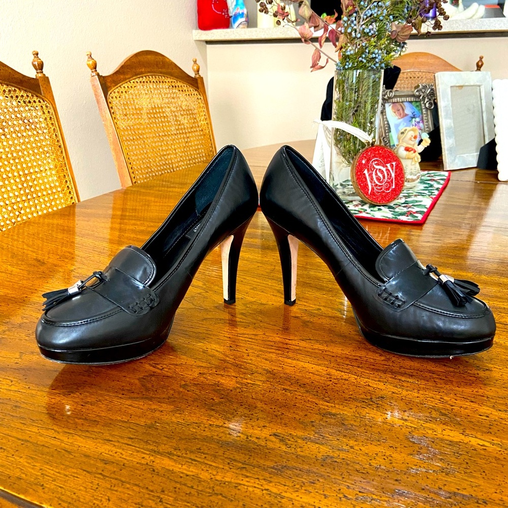 White House black market shoe with tassel 8 1/2 slightly worn good condition